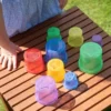 Bicchieri impilabili colorati con fori