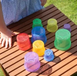 Bicchieri impilabili colorati con fori