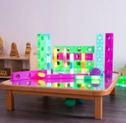 Blocchi luminosi impila e costruisci