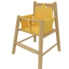 Seggiolone in legno con imbottitura color arancio