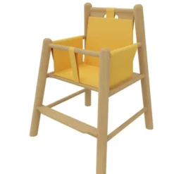 Seggiolone in legno con imbottitura color arancio
